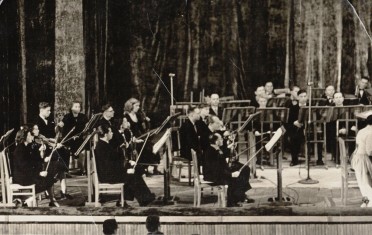 Куйбышевский симфонический оркестр , дирижер - Ю.Олесов